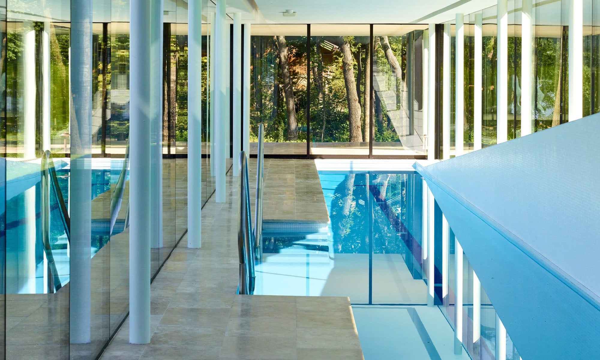 lake_glass_swim_bldg_1.jpg